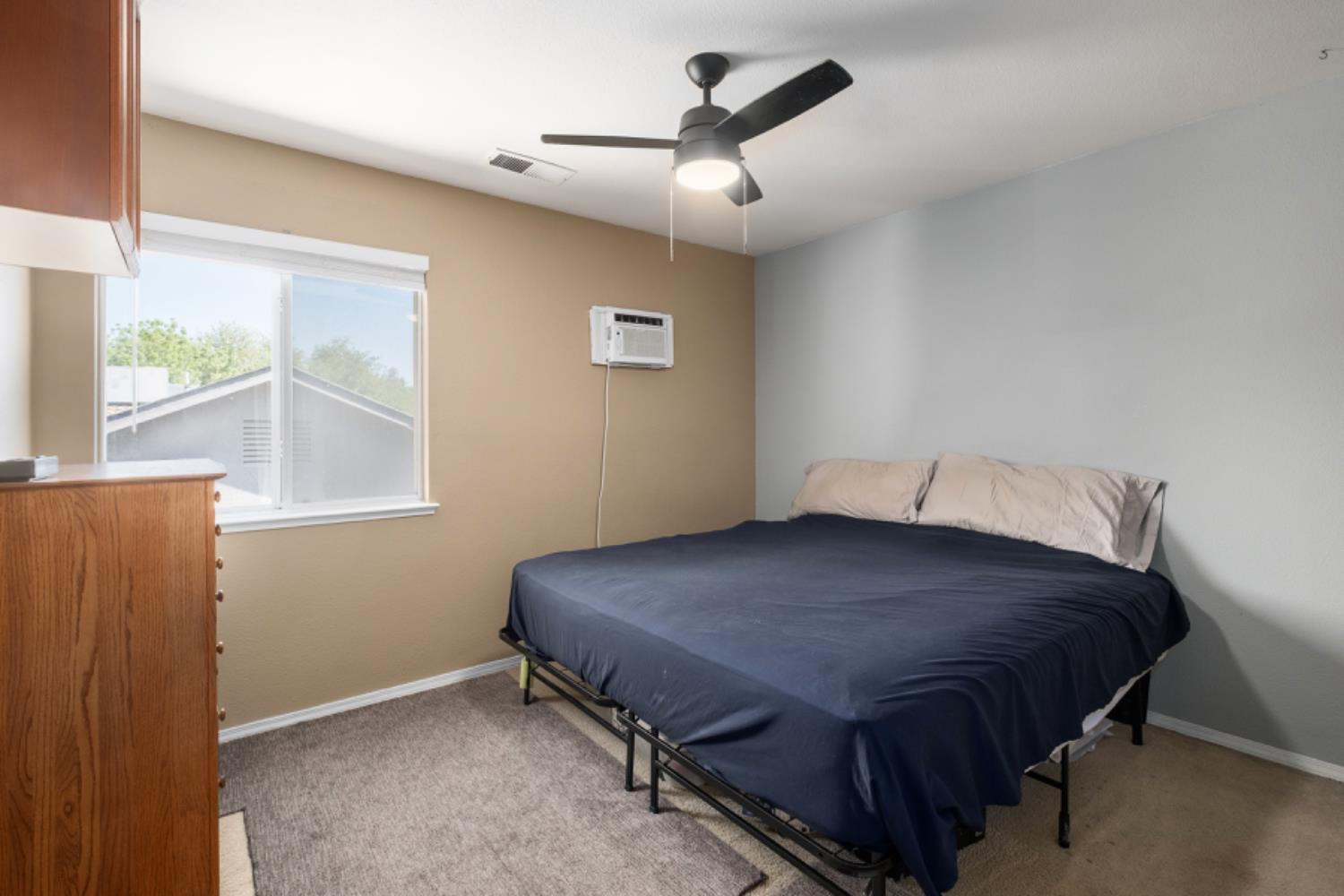 6583 N State Ave, Fresno, CA 93722