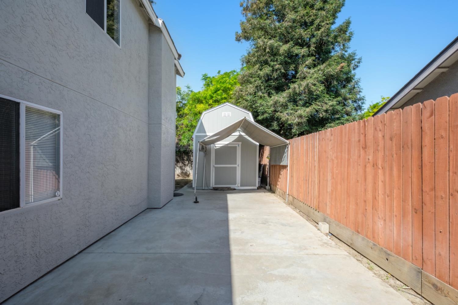 6583 N State Ave, Fresno, CA 93722