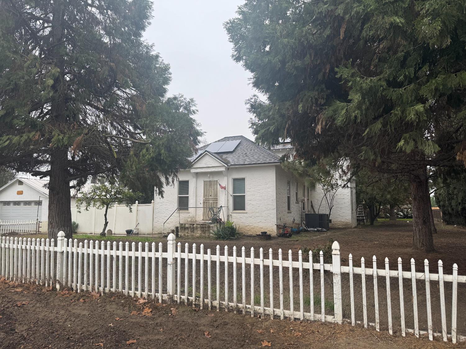 20745 S Pio Pico, Laton, CA 93242