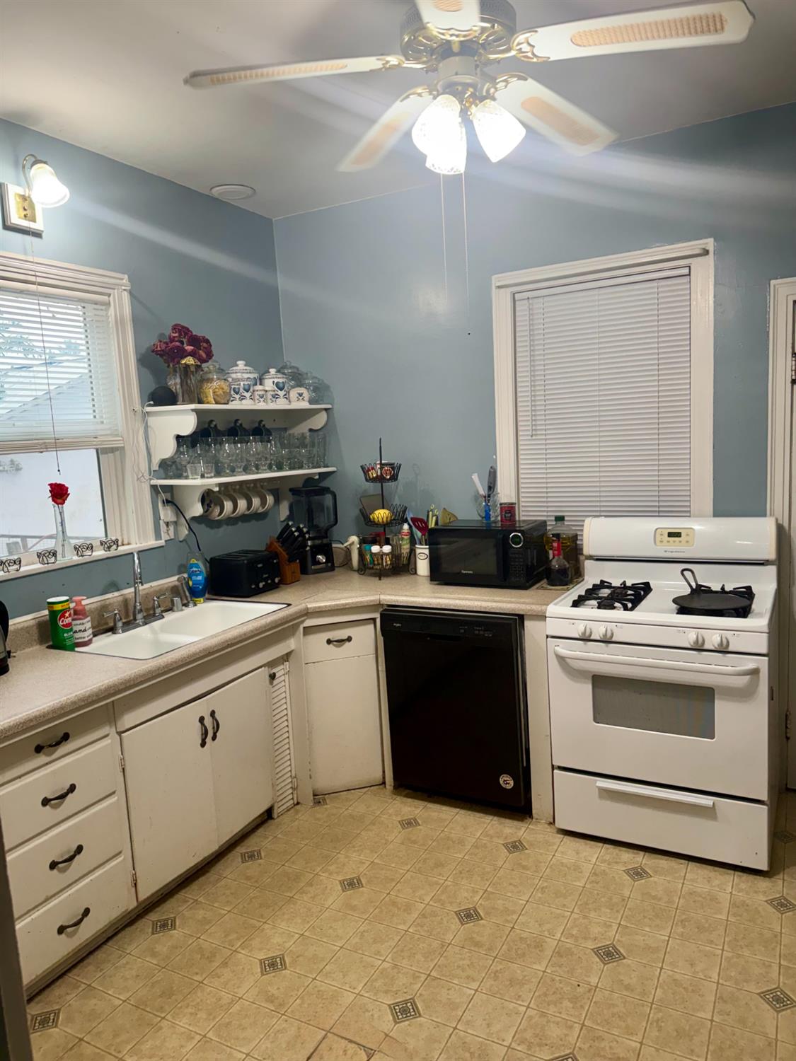 20745 S Pio Pico, Laton, CA 93242