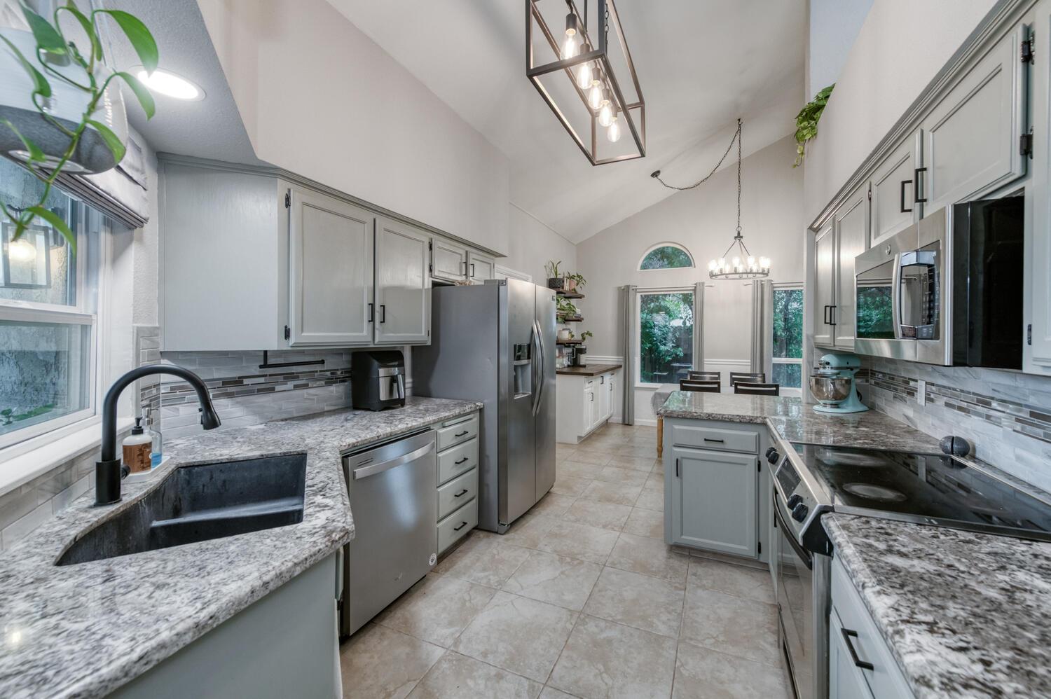 288 W Magill Ave, Clovis, CA 93612