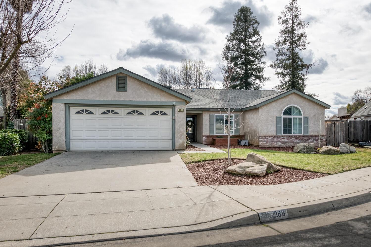 288 W Magill Ave, Clovis, CA 93612