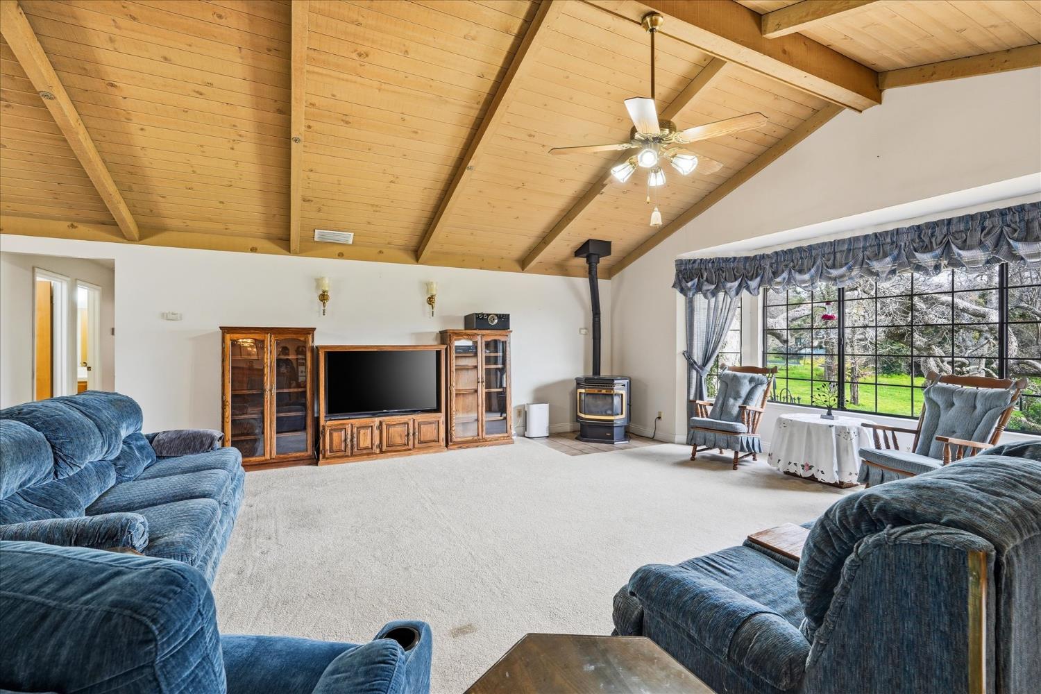 41900 Wild Horse Ct, Coarsegold, CA 93614