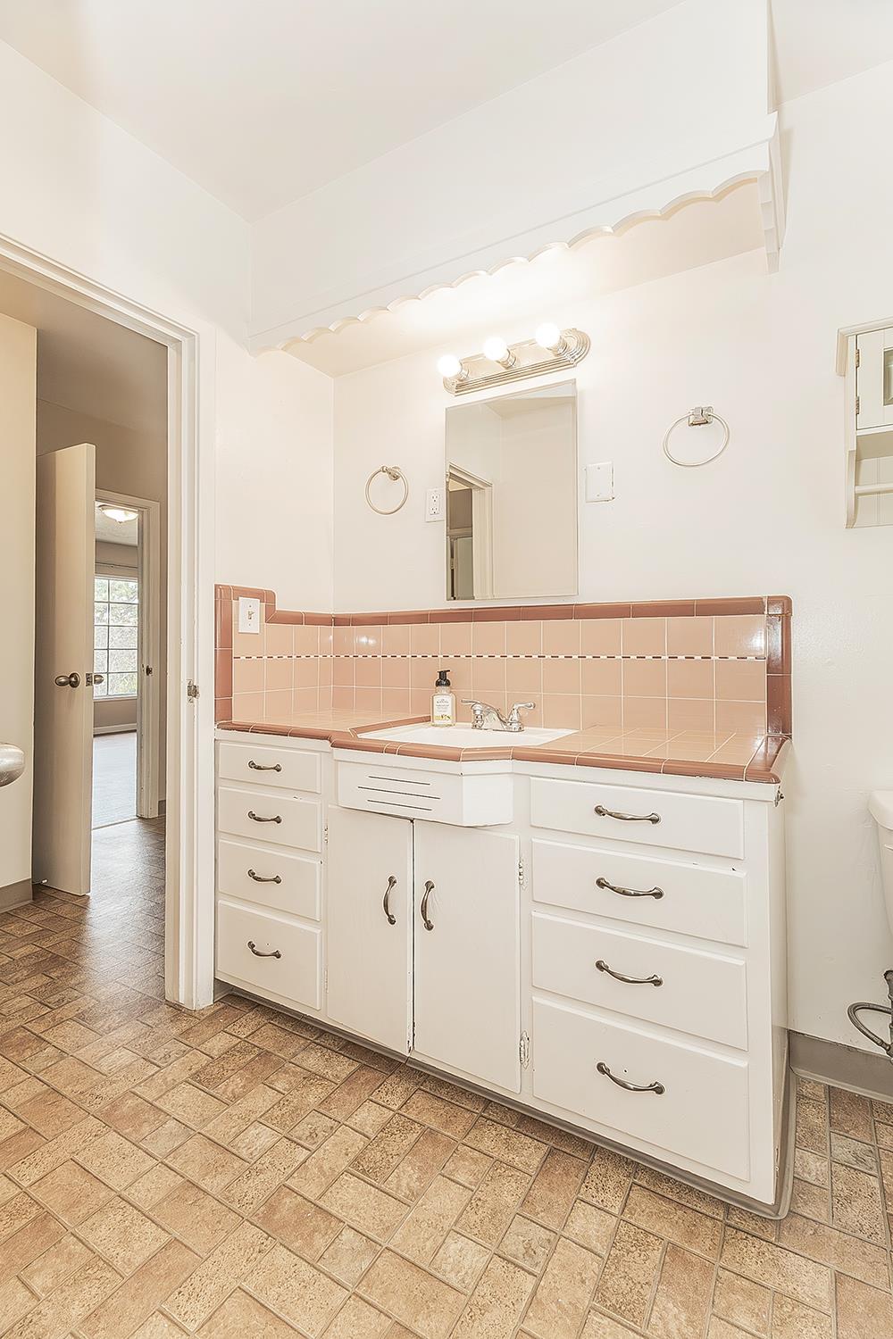 795 W Palm Ave, Reedley, CA 93654