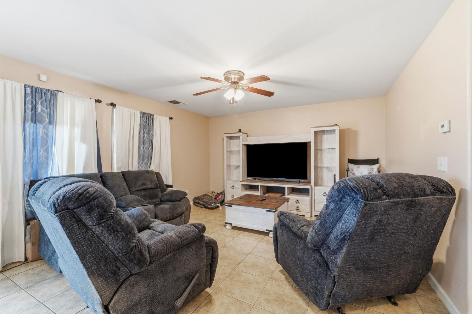 2355 S Rachel Ave, Fresno, CA 93725