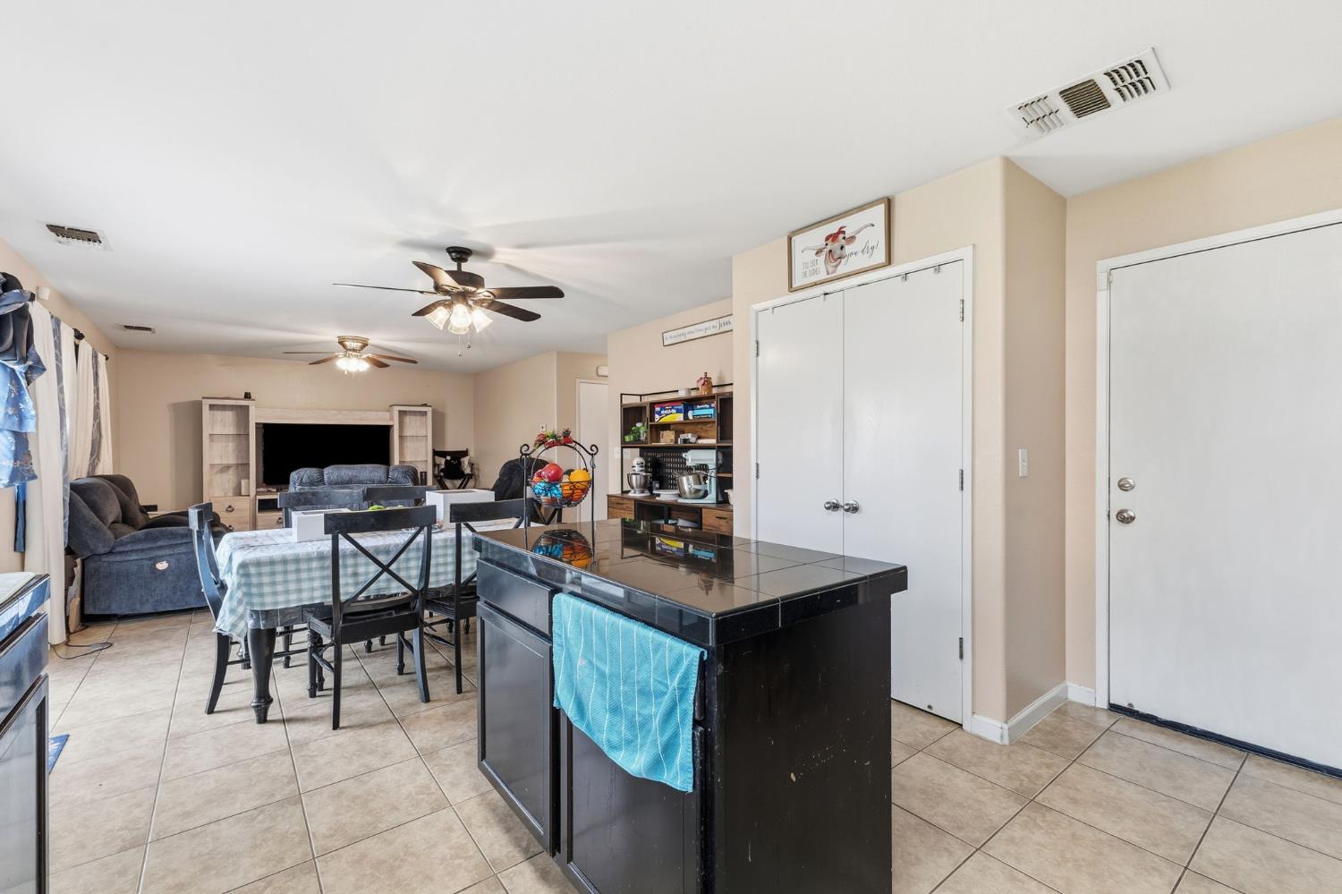 2355 S Rachel Ave, Fresno, CA 93725