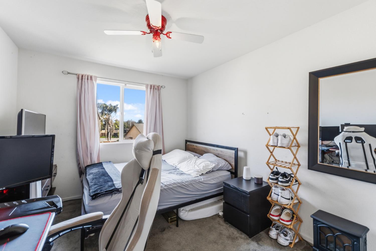 2355 S Rachel Ave, Fresno, CA 93725