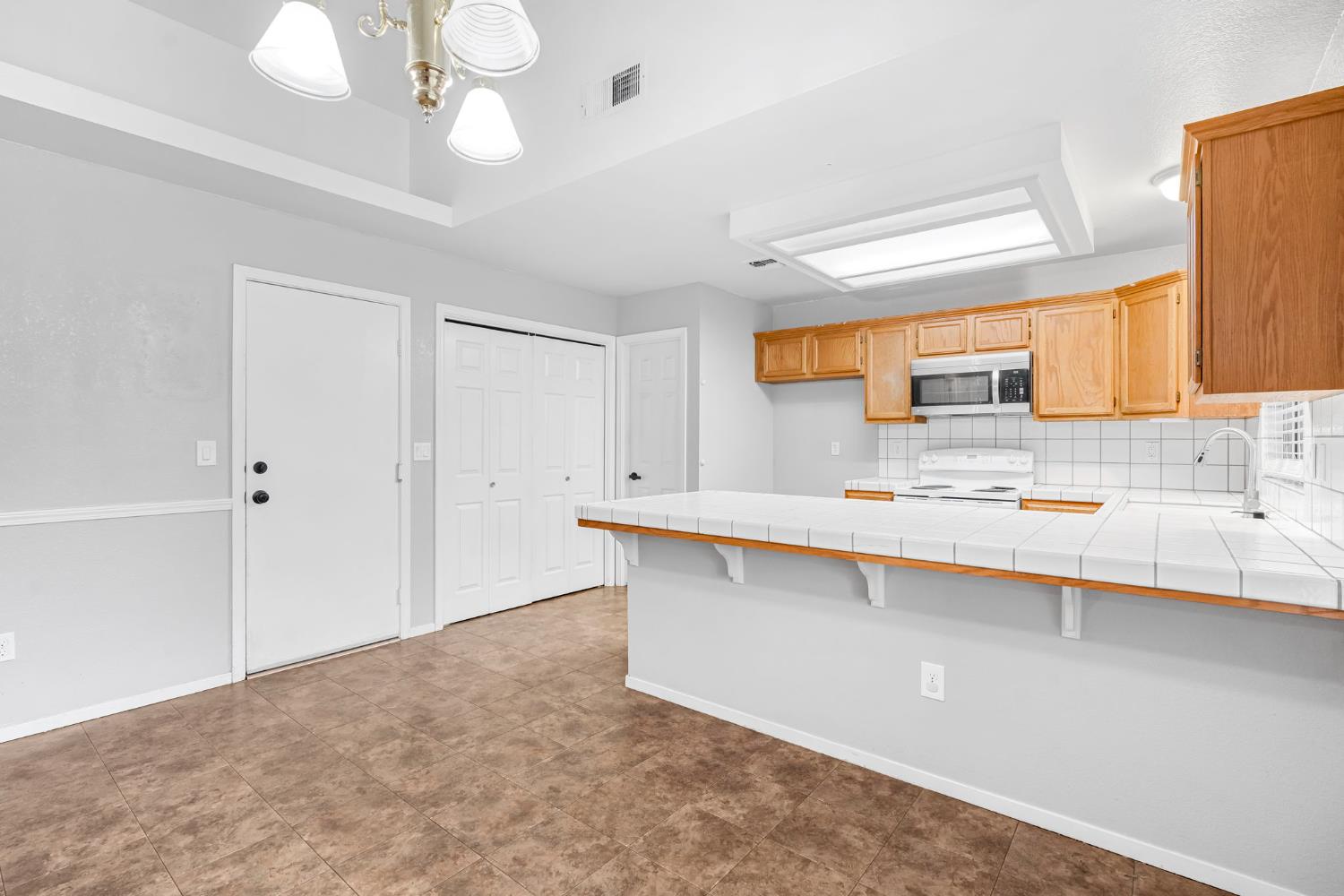 2273 N Mitre Ave, Fresno, CA 93722