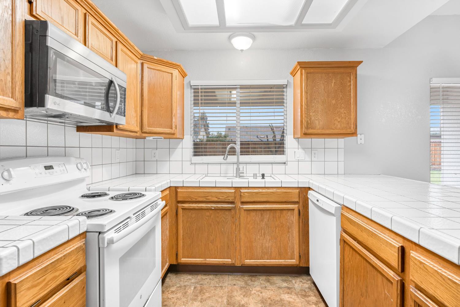 2273 N Mitre Ave, Fresno, CA 93722