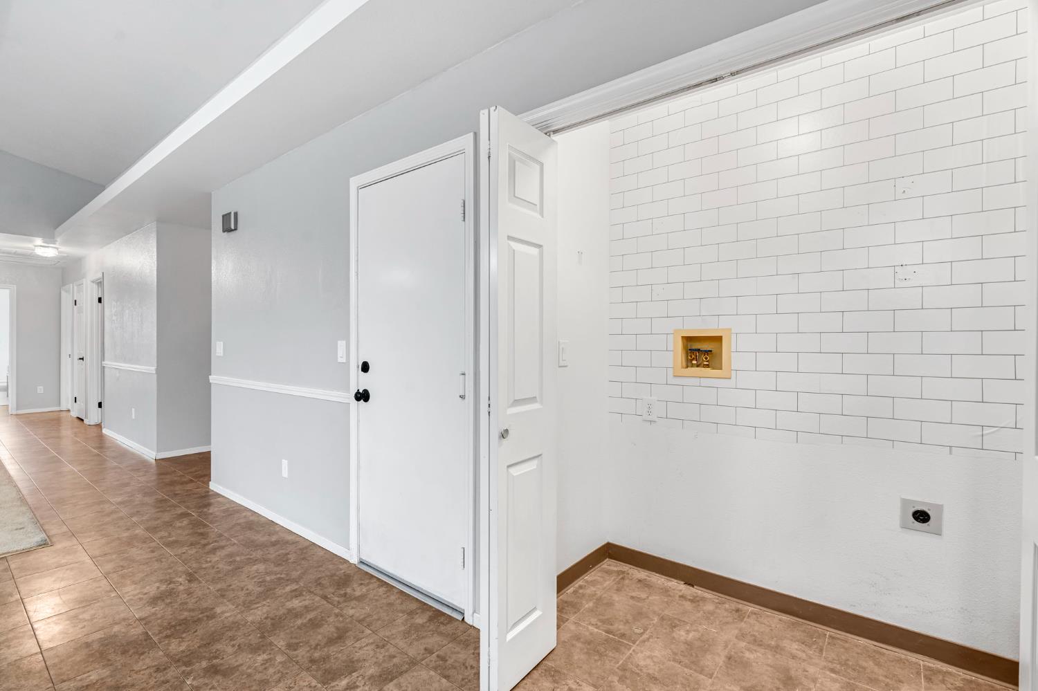 2273 N Mitre Ave, Fresno, CA 93722