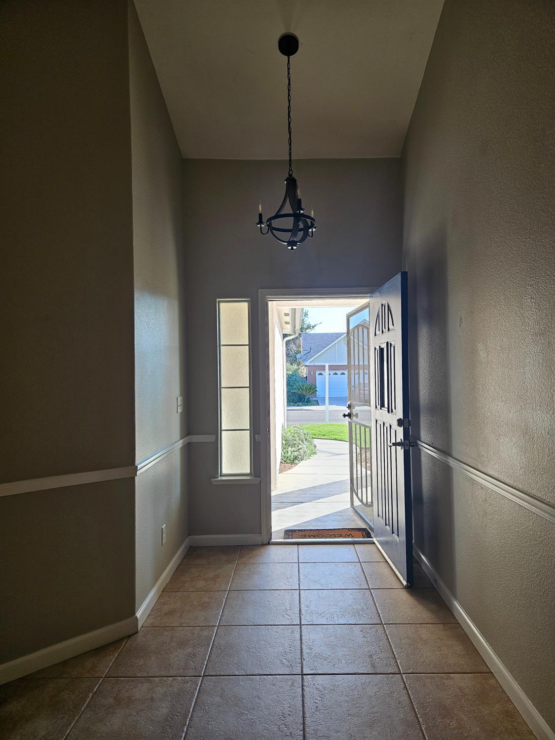 2960 E Christopher Dr, Fresno, CA 93720