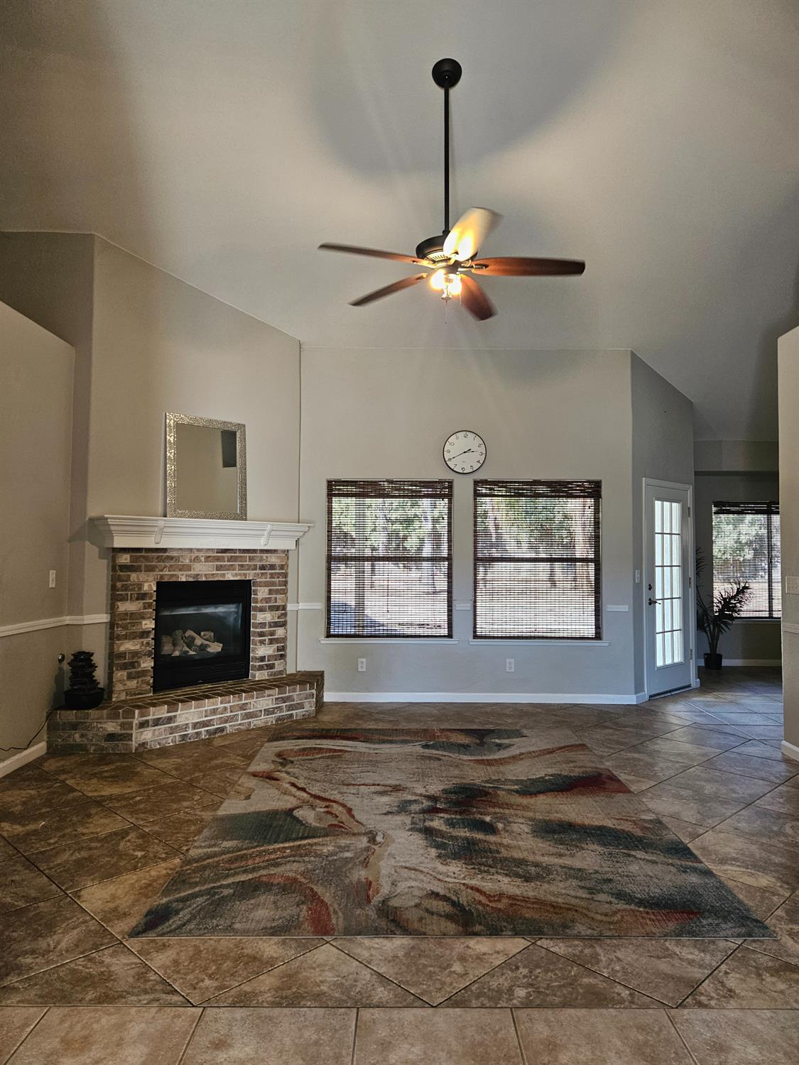 2960 E Christopher Dr, Fresno, CA 93720