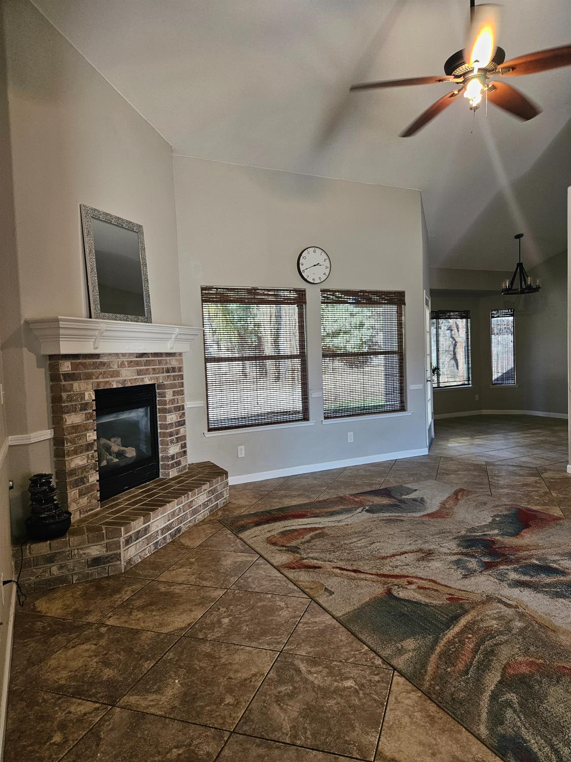 2960 E Christopher Dr, Fresno, CA 93720