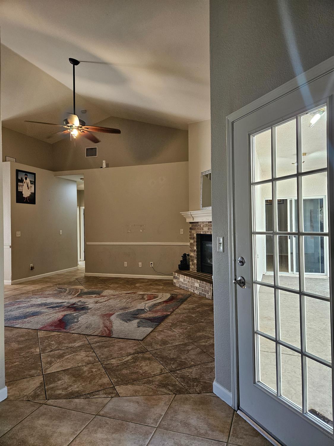 2960 E Christopher Dr, Fresno, CA 93720