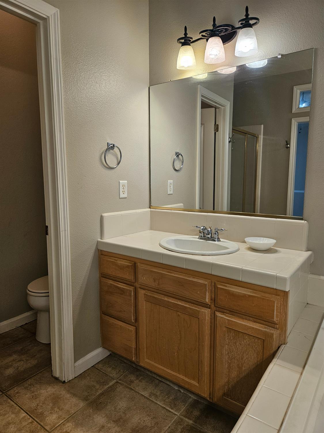 2960 E Christopher Dr, Fresno, CA 93720