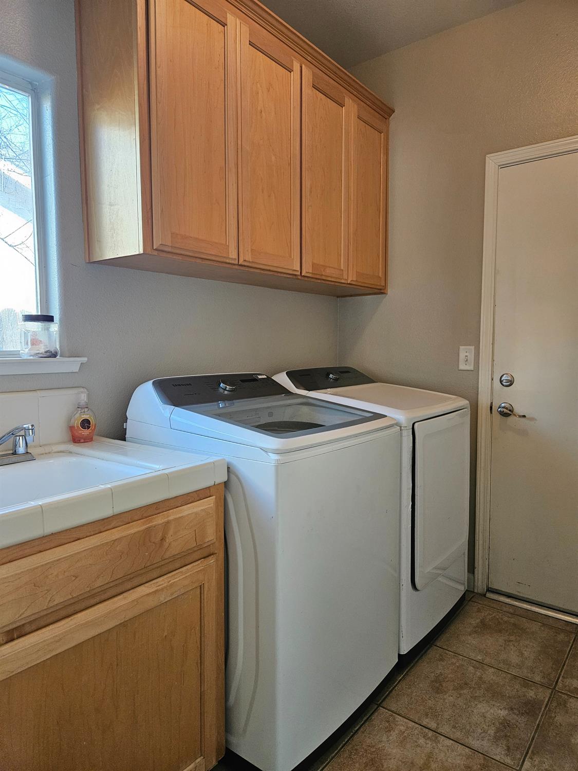 2960 E Christopher Dr, Fresno, CA 93720