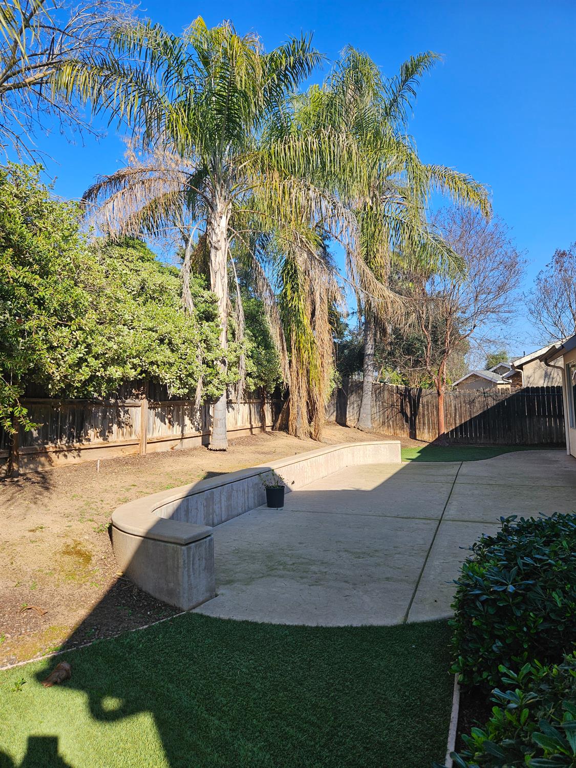 2960 E Christopher Dr, Fresno, CA 93720