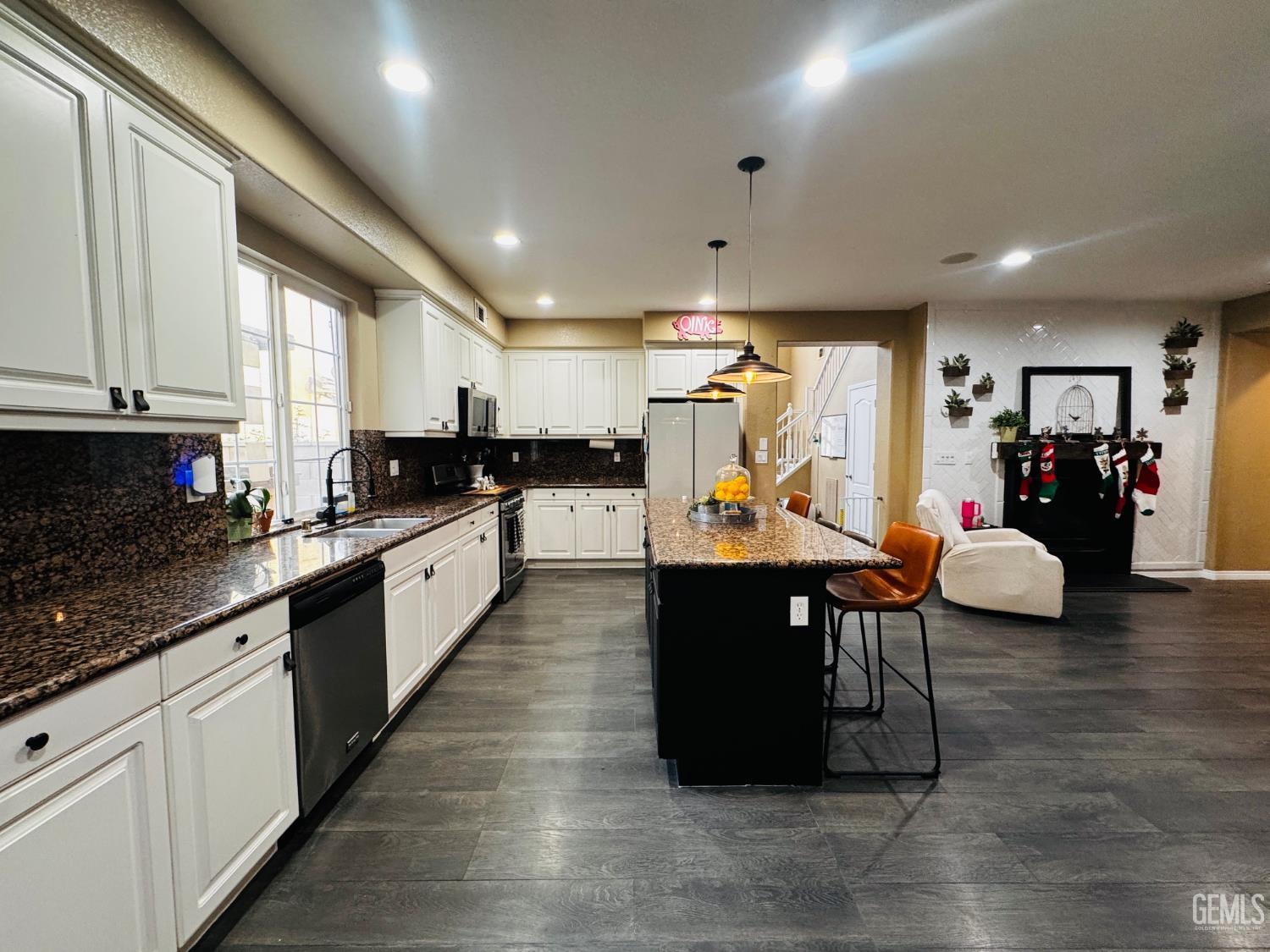 11206 Baltra Way, Bakersfield, CA 93306