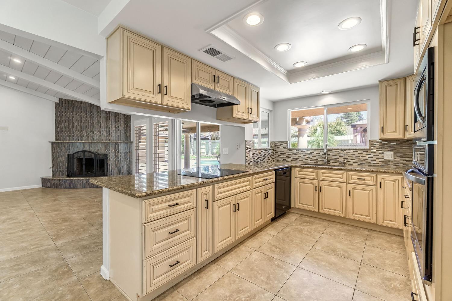 493 Timmy Ave, Clovis, CA 93612