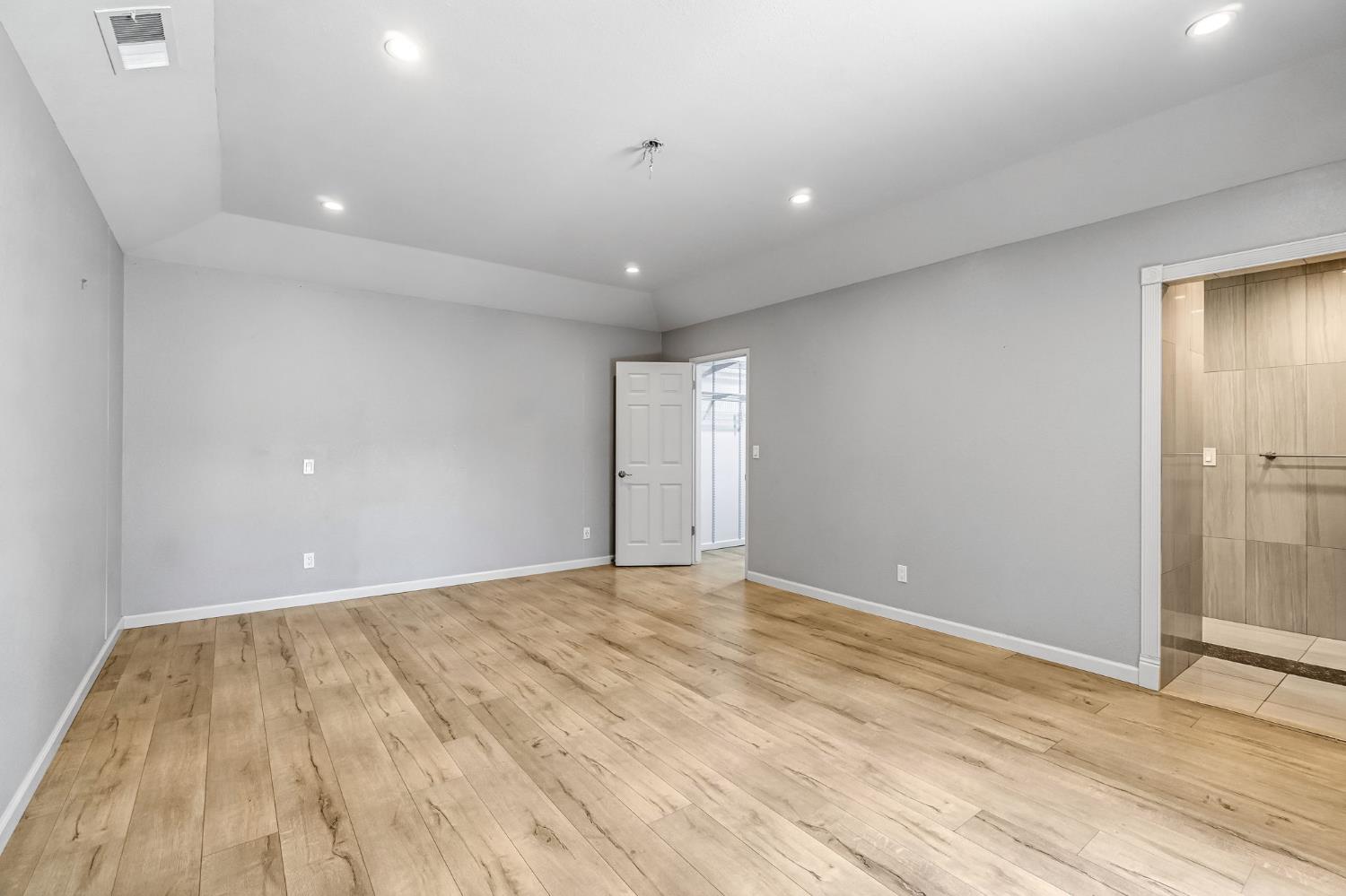 493 Timmy Ave, Clovis, CA 93612