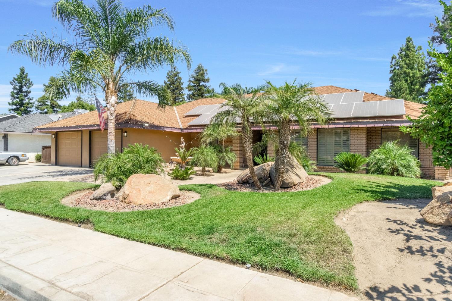 493 Timmy Ave, Clovis, CA 93612