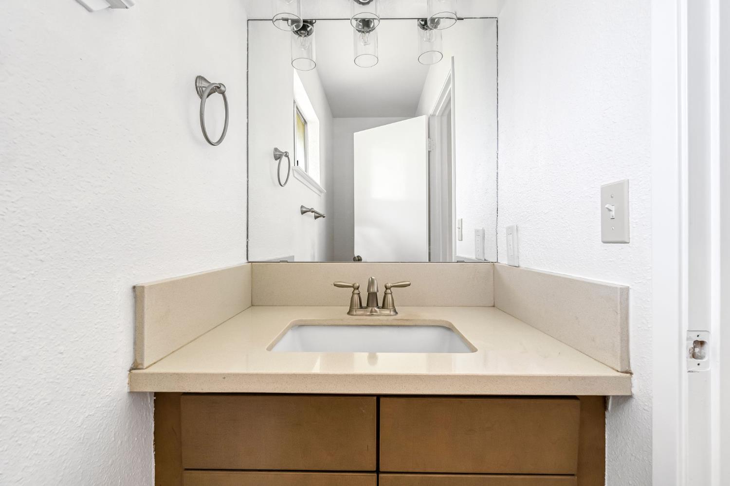 2203 N Cornelia Ave, Fresno, CA 93722