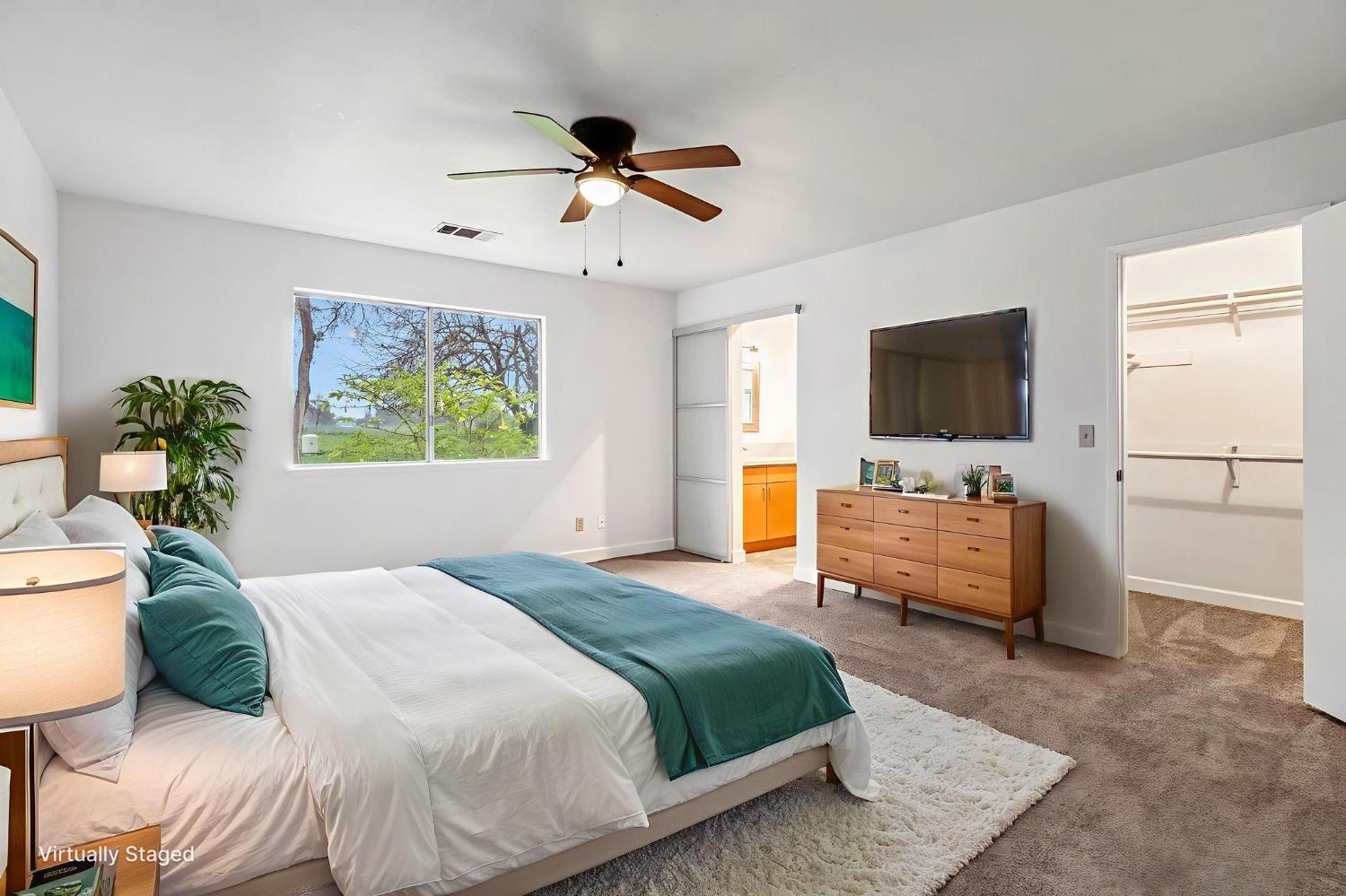 2203 N Cornelia Ave, Fresno, CA 93722