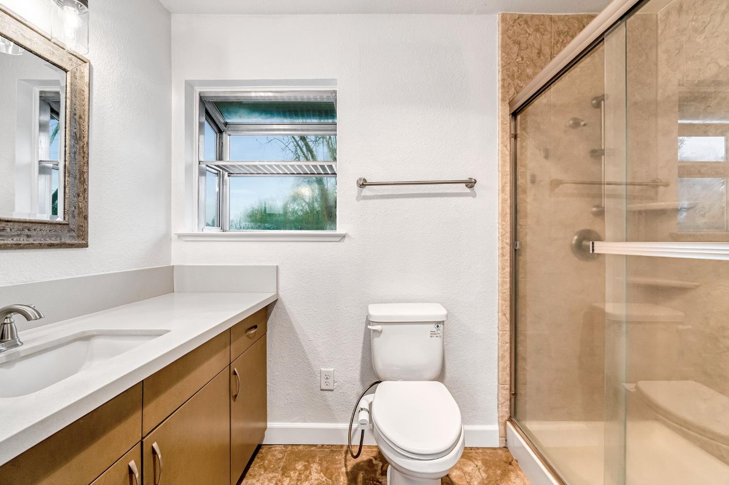 2203 N Cornelia Ave, Fresno, CA 93722