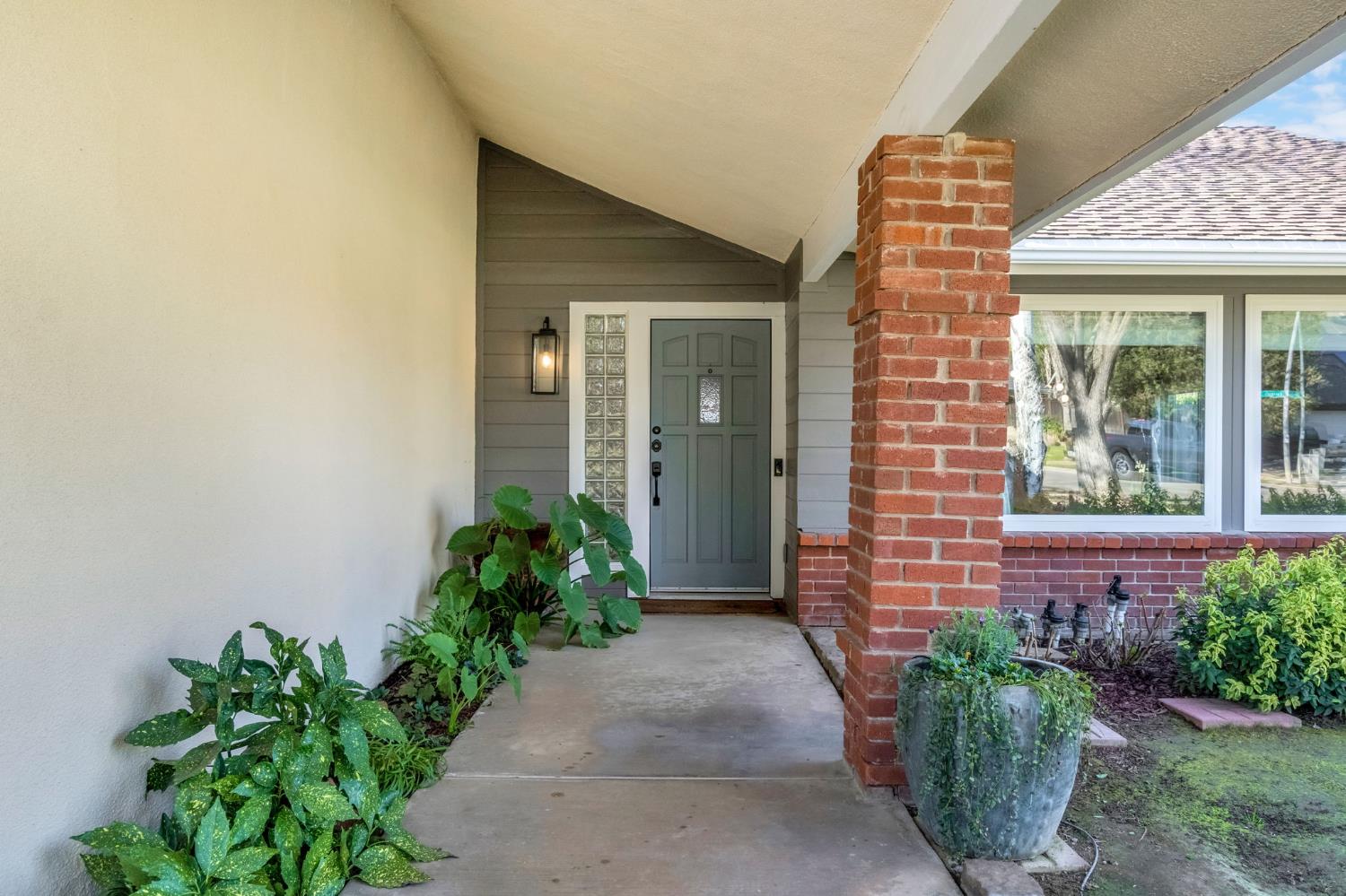 509 E Everglade Ave, Fresno, CA 93720