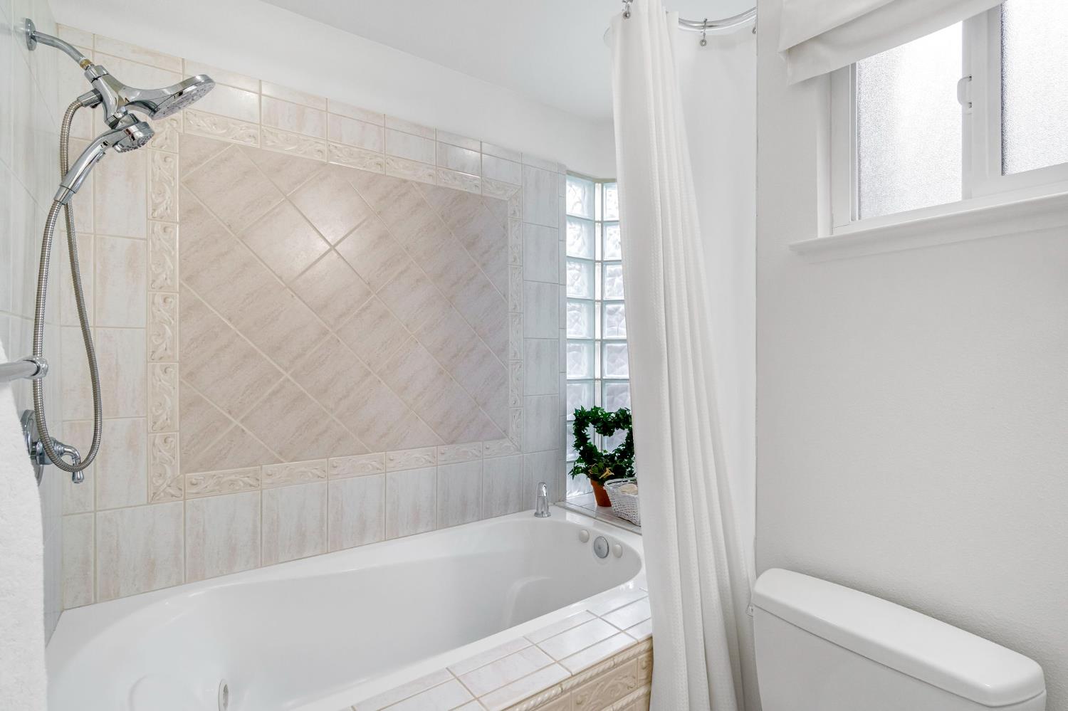 509 E Everglade Ave, Fresno, CA 93720