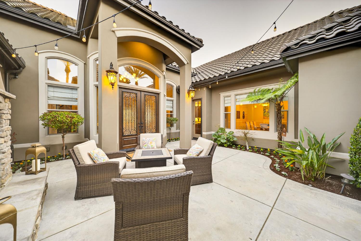 1783 E Clubhouse Dr, Fresno, CA 93730