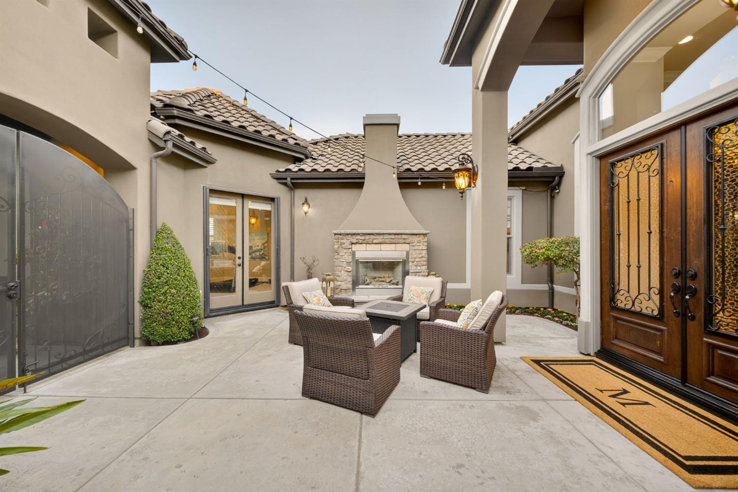 1783 E Clubhouse Dr, Fresno, CA 93730