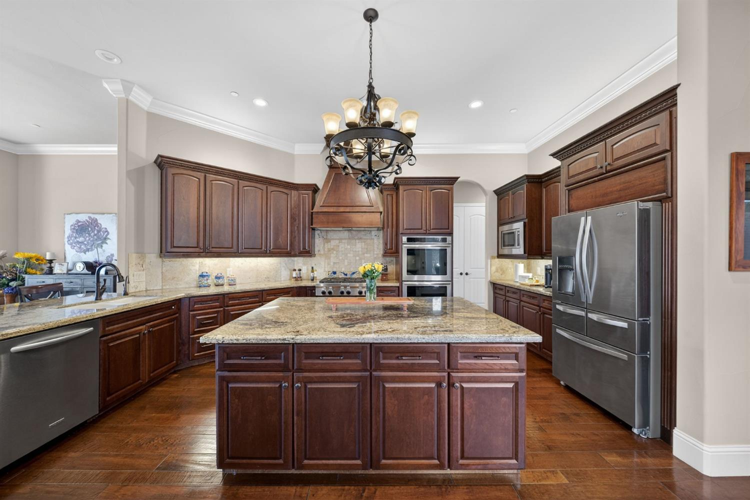 1783 E Clubhouse Dr, Fresno, CA 93730