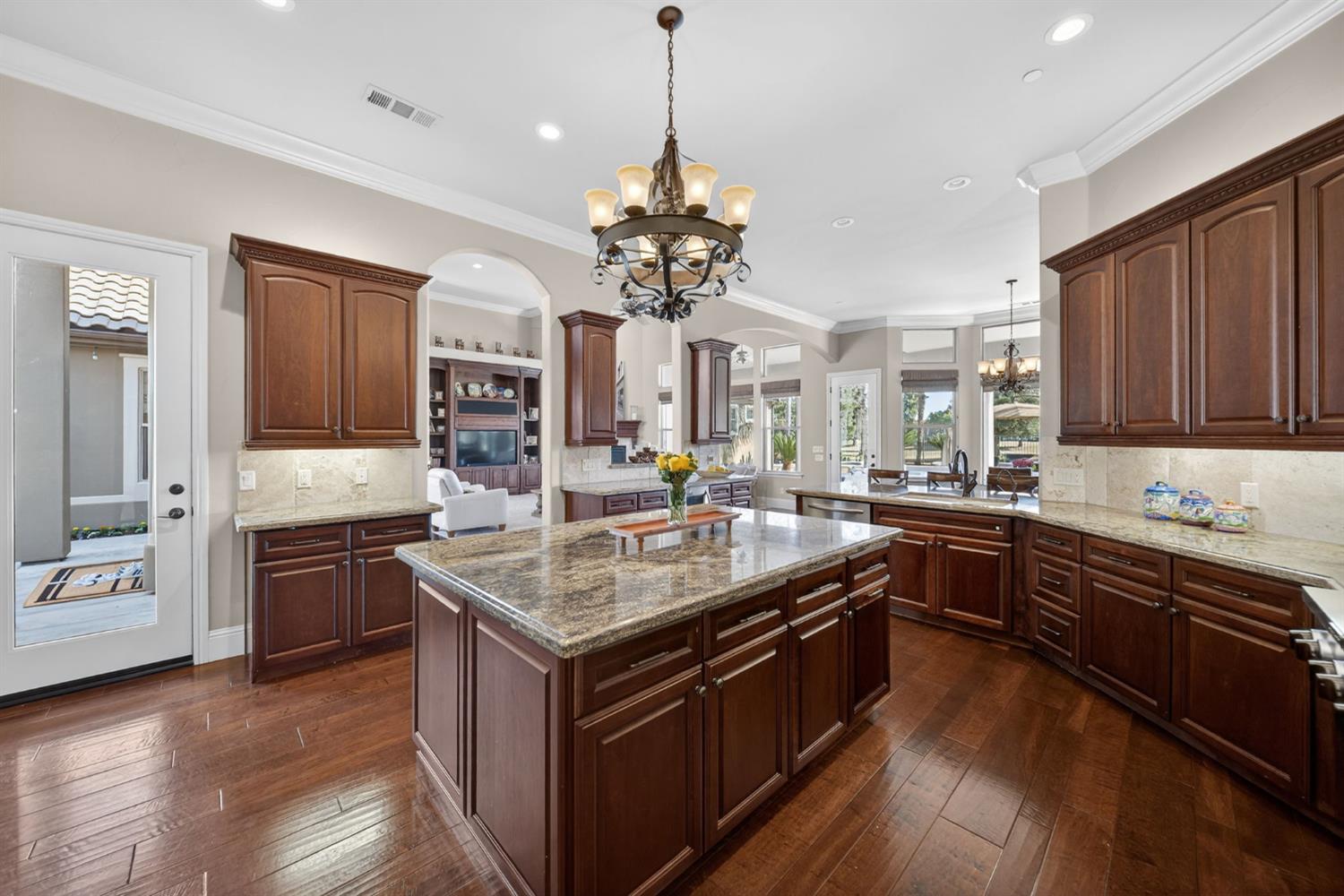 1783 E Clubhouse Dr, Fresno, CA 93730