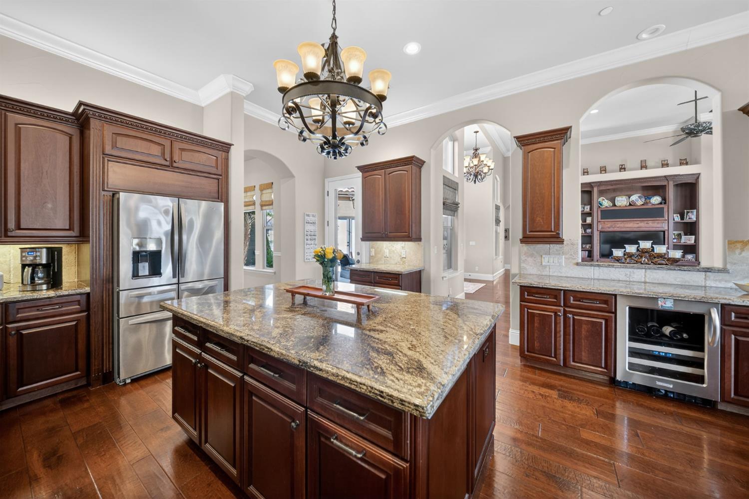 1783 E Clubhouse Dr, Fresno, CA 93730