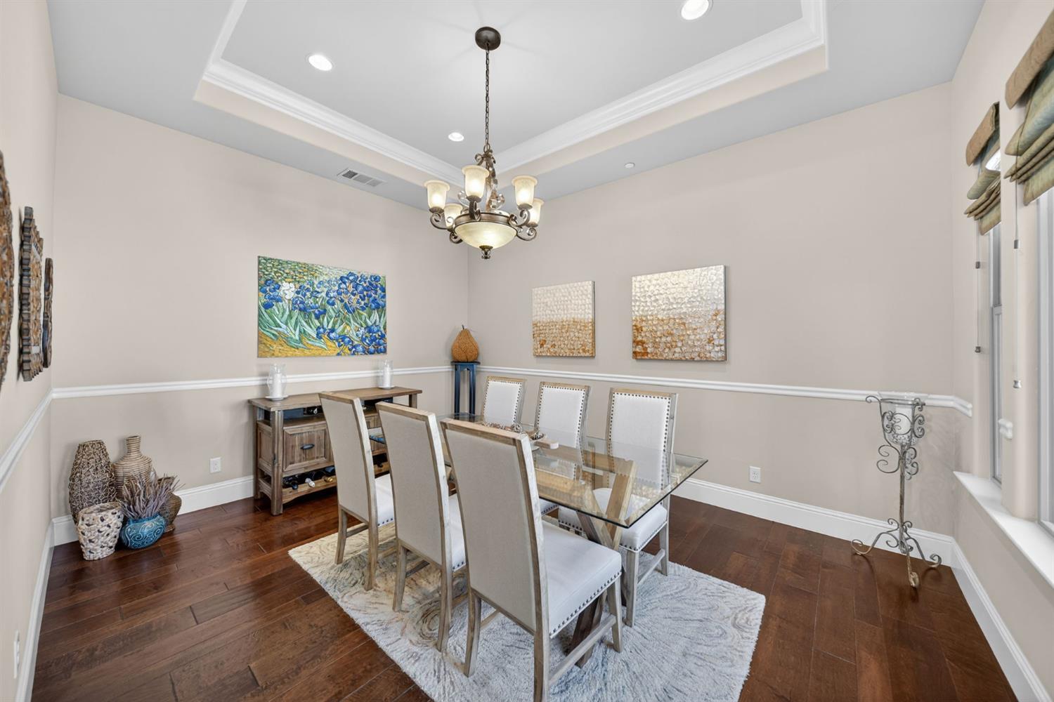 1783 E Clubhouse Dr, Fresno, CA 93730