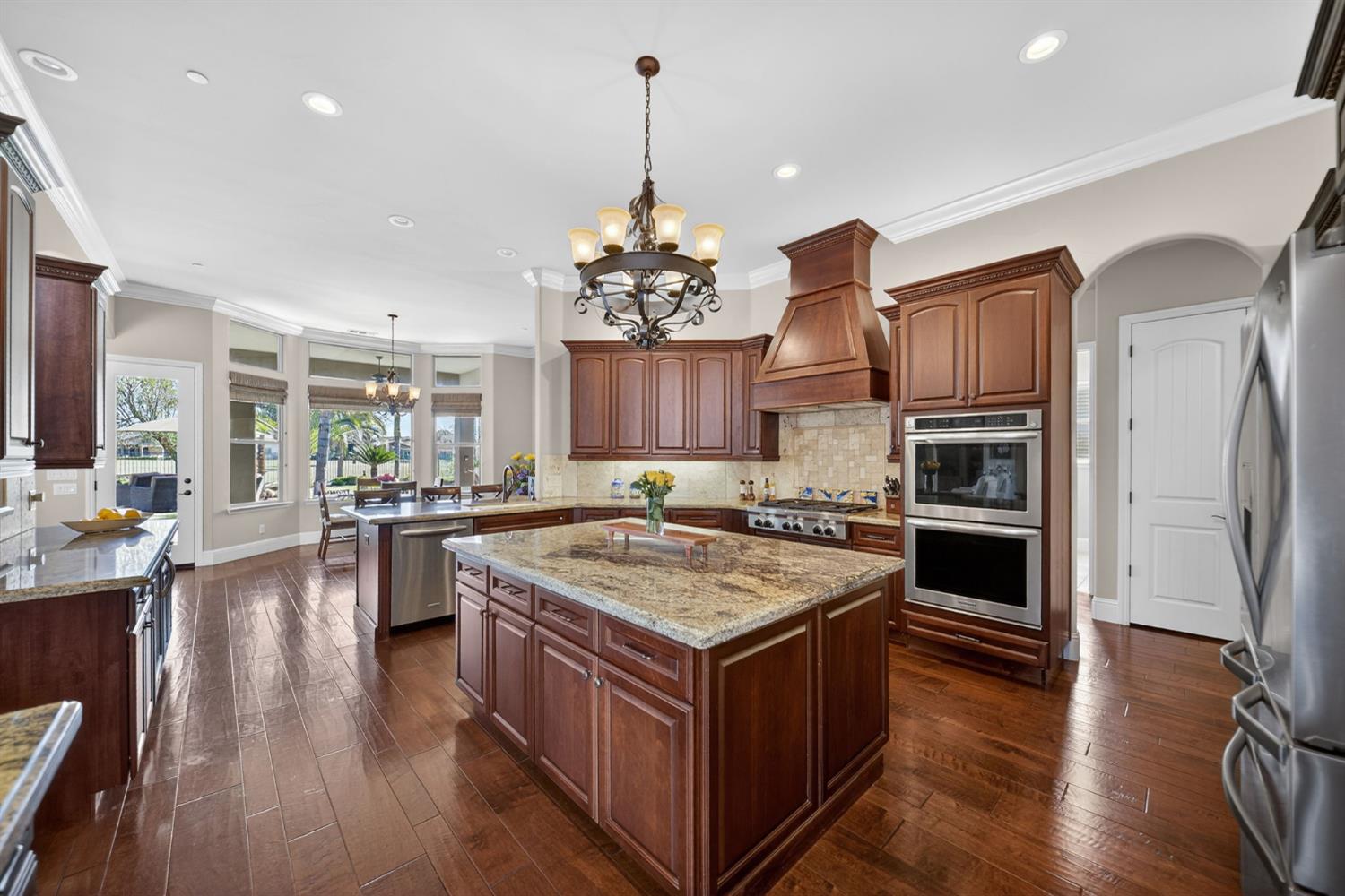 1783 E Clubhouse Dr, Fresno, CA 93730