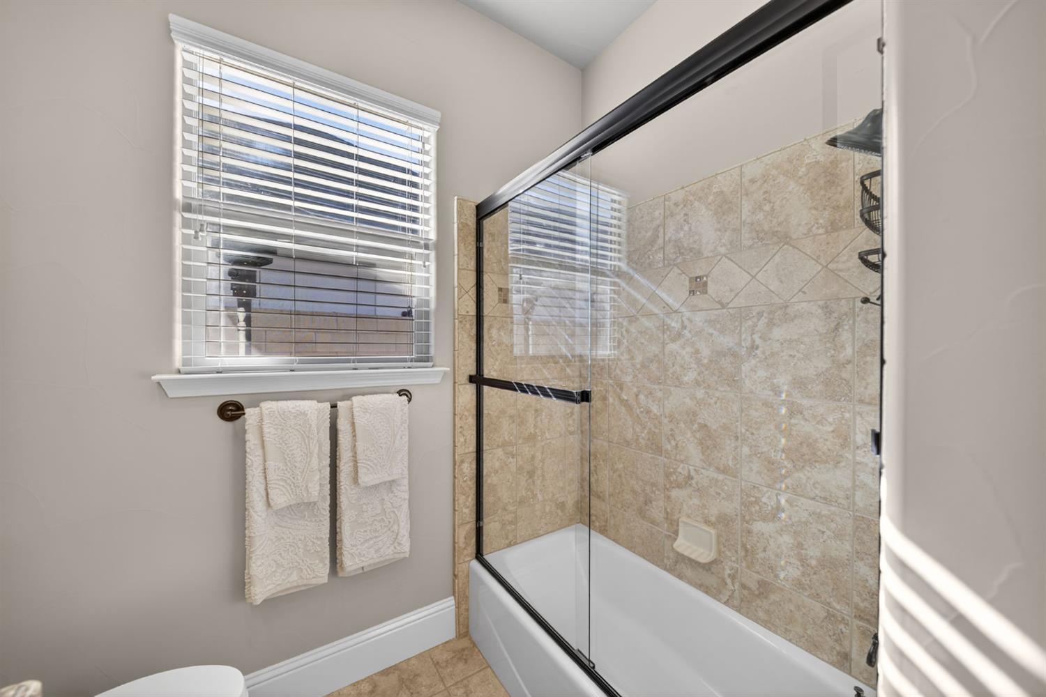 1783 E Clubhouse Dr, Fresno, CA 93730