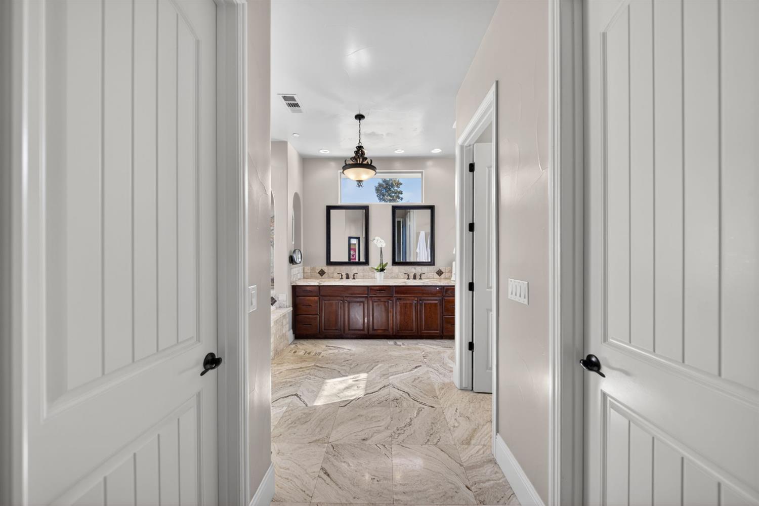 1783 E Clubhouse Dr, Fresno, CA 93730