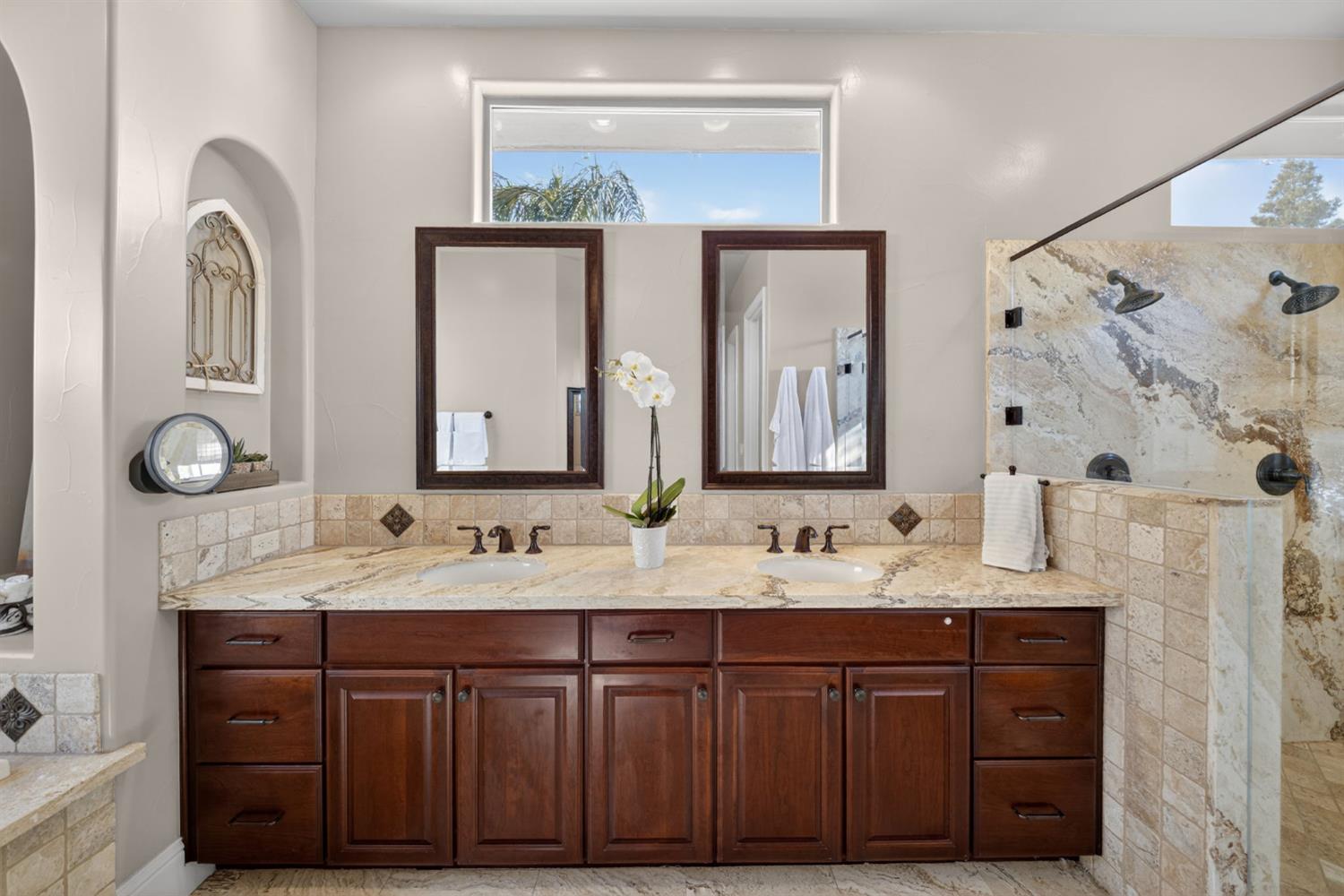 1783 E Clubhouse Dr, Fresno, CA 93730