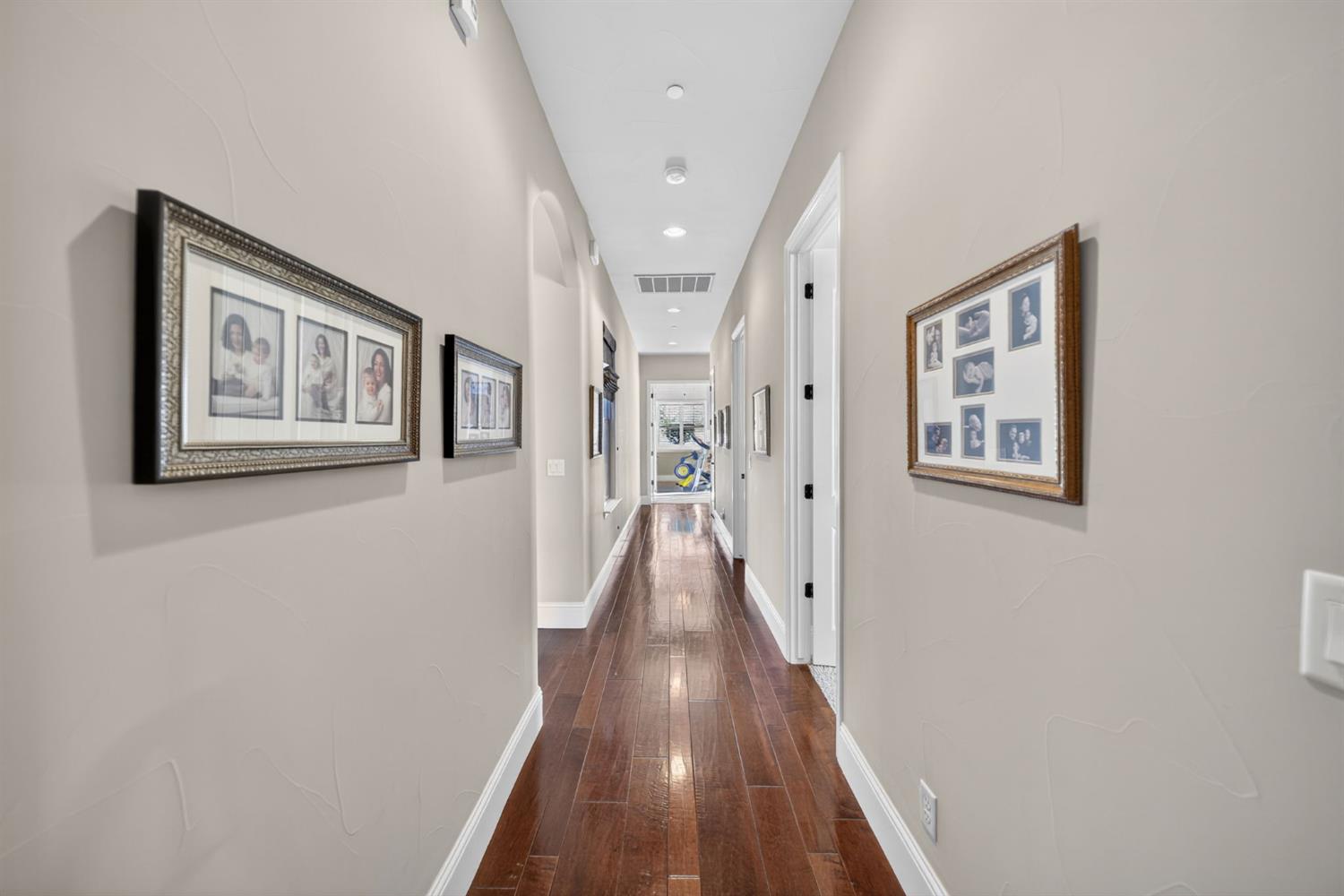 1783 E Clubhouse Dr, Fresno, CA 93730