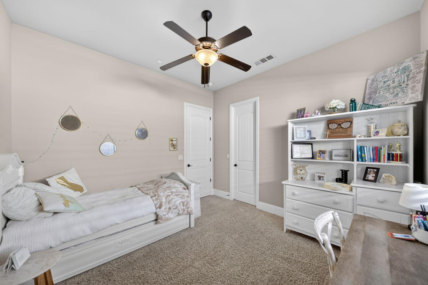 1783 E Clubhouse Dr, Fresno, CA 93730