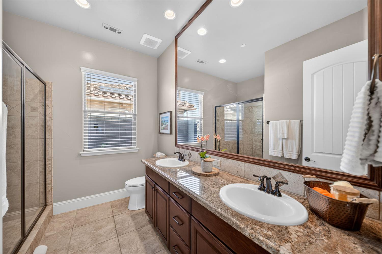 1783 E Clubhouse Dr, Fresno, CA 93730