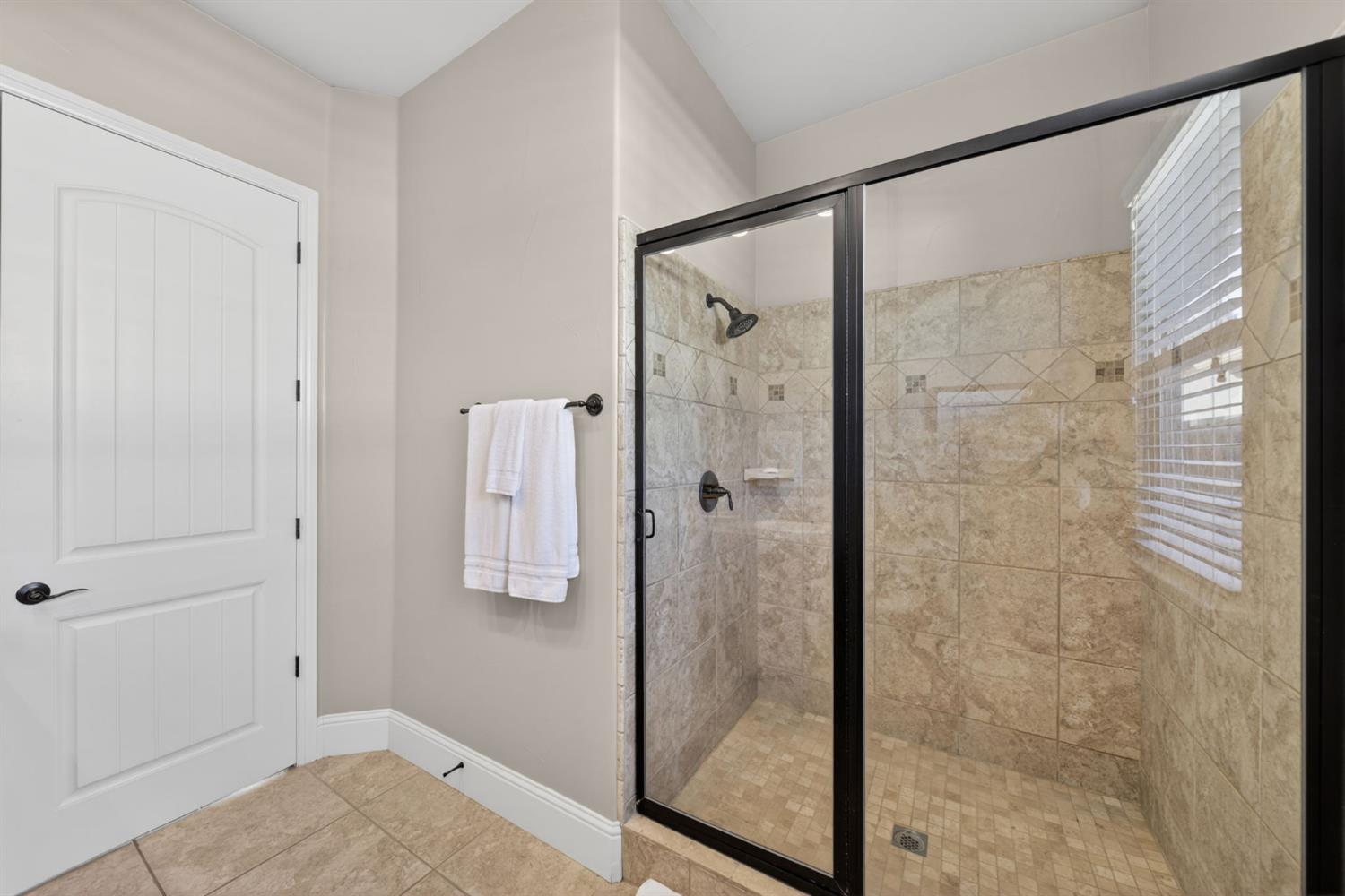 1783 E Clubhouse Dr, Fresno, CA 93730