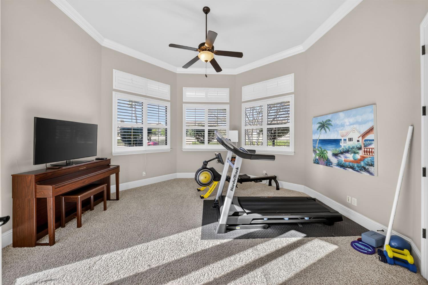 1783 E Clubhouse Dr, Fresno, CA 93730