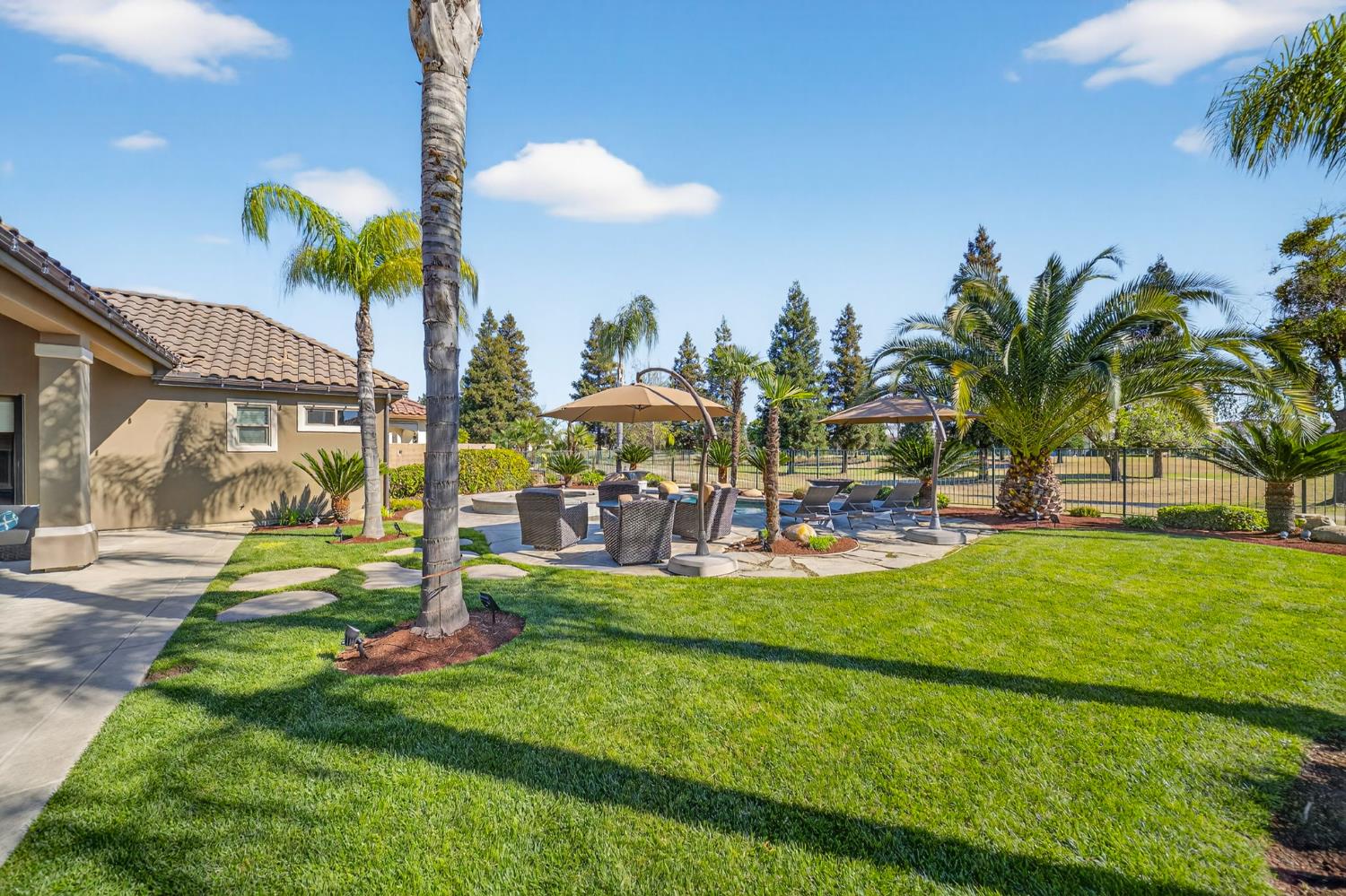 1783 E Clubhouse Dr, Fresno, CA 93730