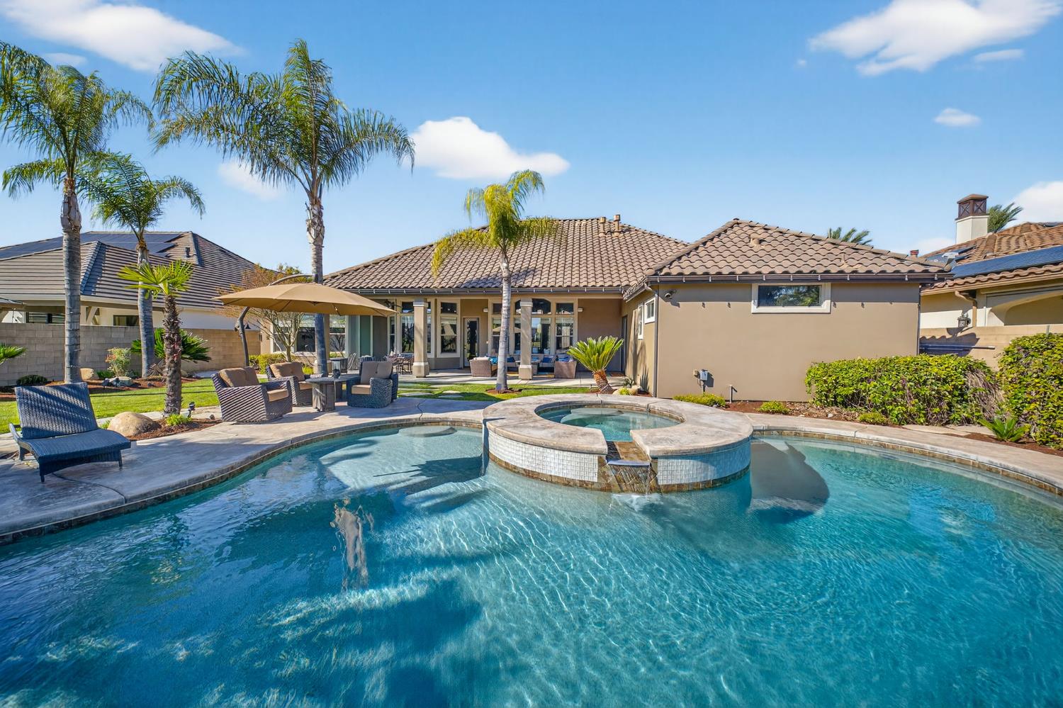 1783 E Clubhouse Dr, Fresno, CA 93730