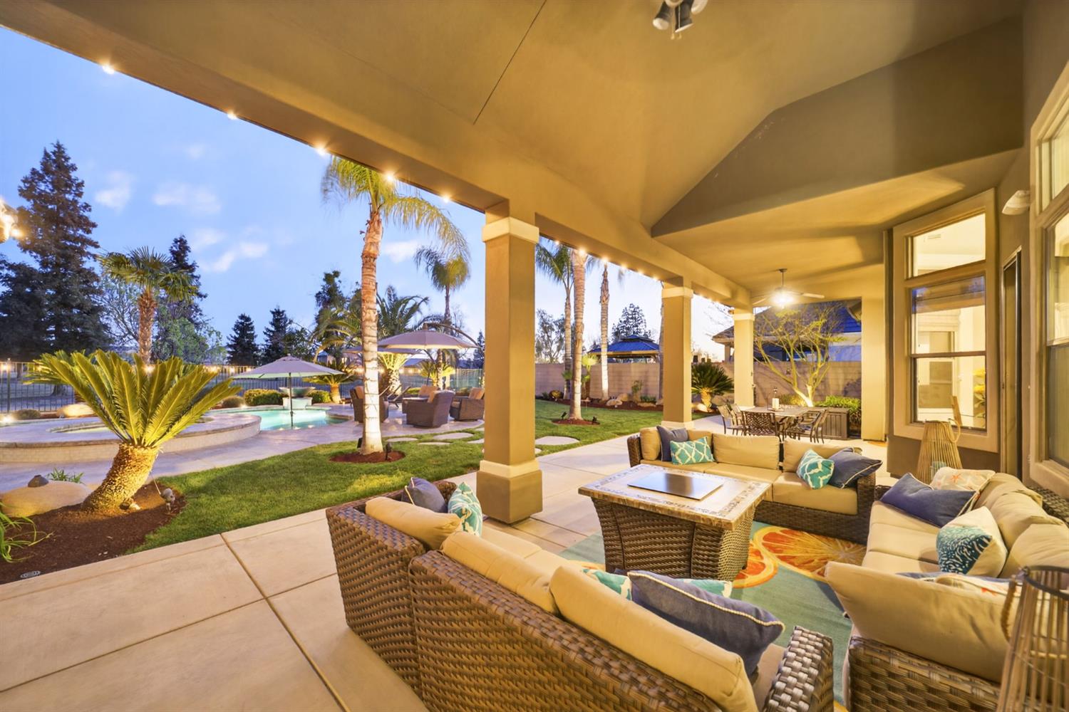 1783 E Clubhouse Dr, Fresno, CA 93730