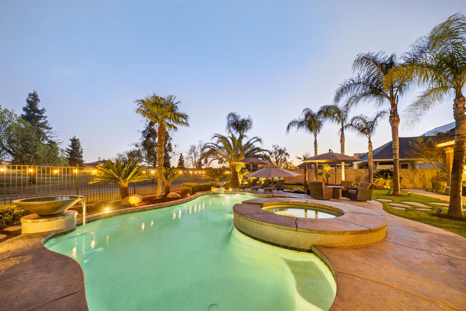 1783 E Clubhouse Dr, Fresno, CA 93730