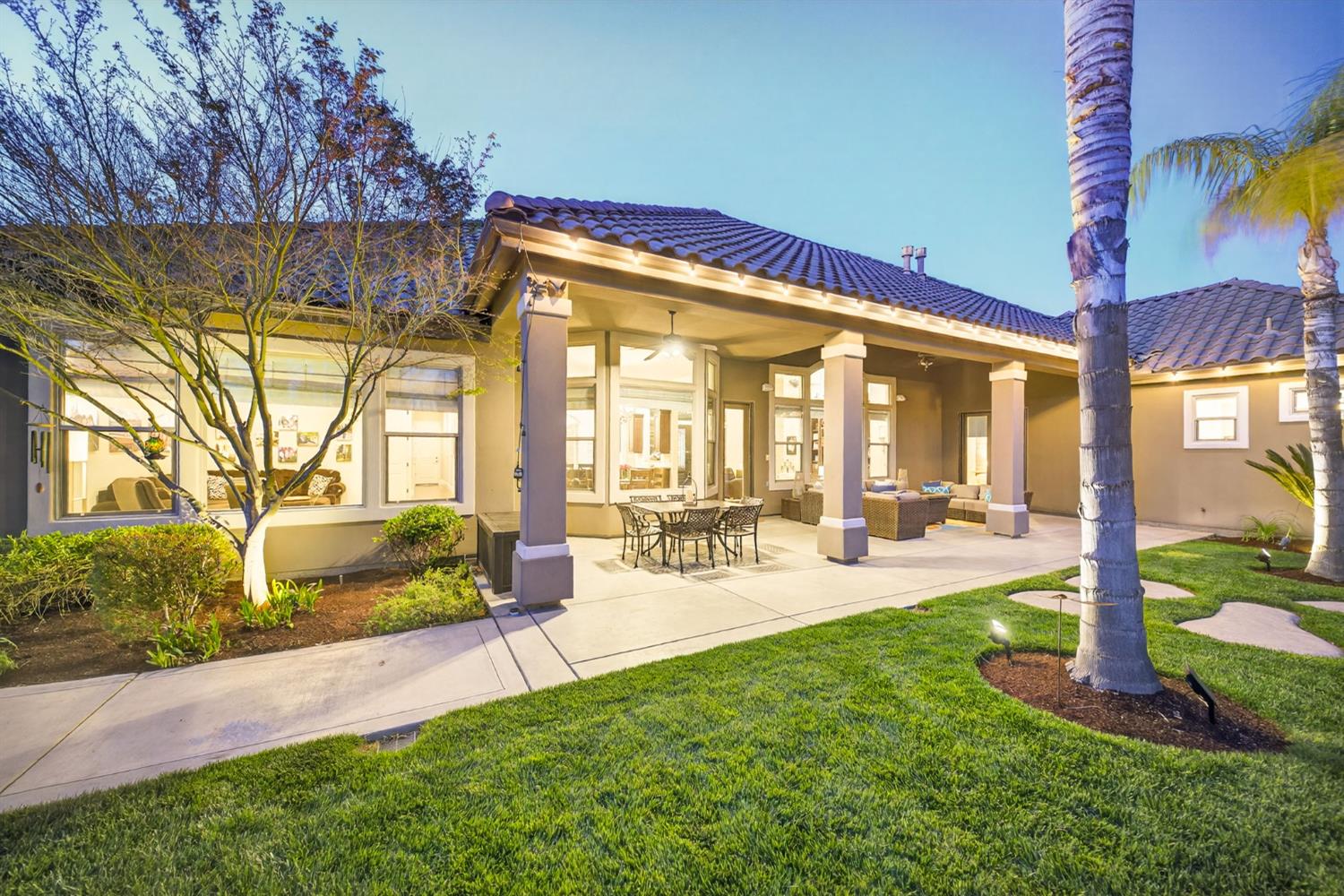 1783 E Clubhouse Dr, Fresno, CA 93730